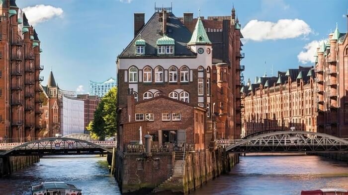 Private Hamburg: Elbphilharmonie & City Highlights Tour